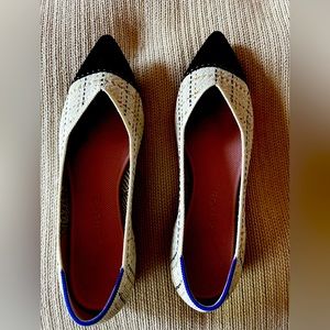 Rothy’s the point. Dressy and comfy! Like new. Size 10.